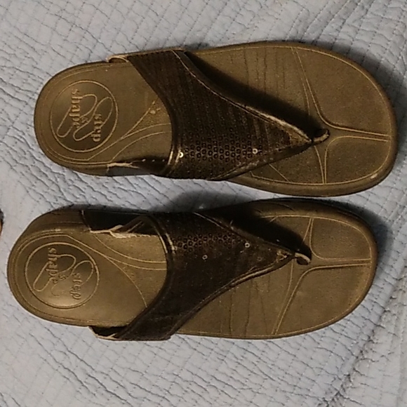 Step & Shape Flip Flops! - Picture 2 of 4